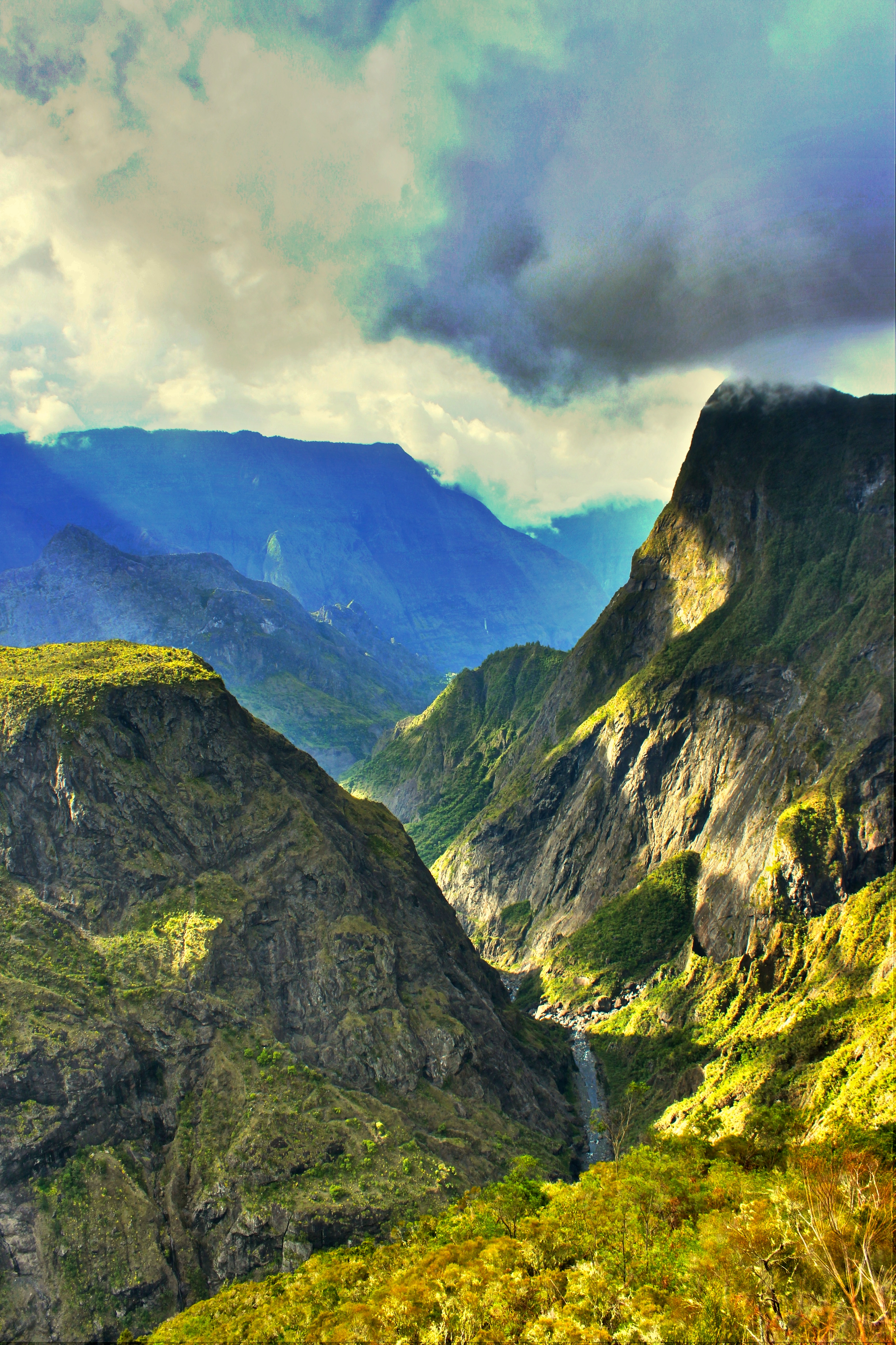 Photograph of Cirque de Cilaos on La Réunion habitat of Pristionchus pacificus and location of the study. Photo: Mark Leaver