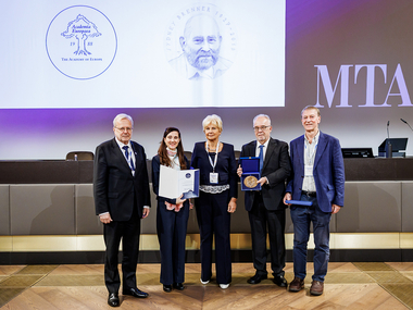 Five people during the awards ceremony on a stage, including Meritxell Huch